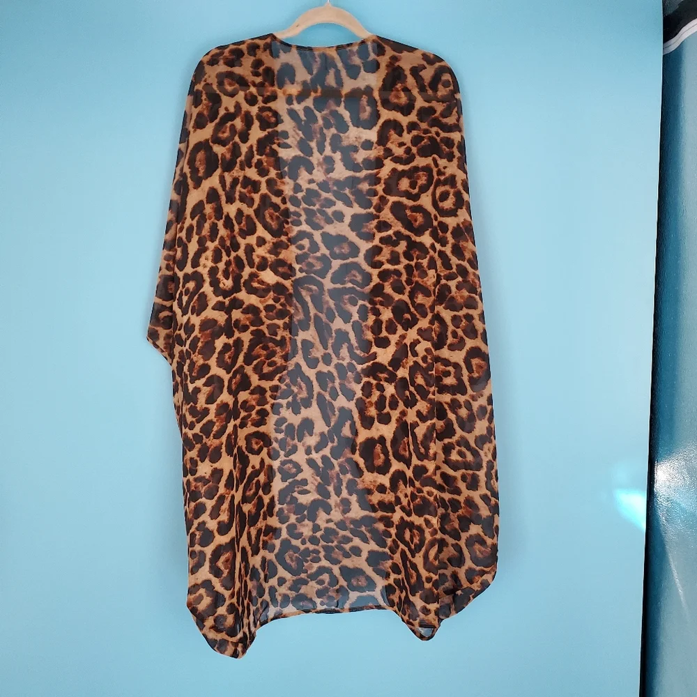 L Love Size 1X Cheetah Sheer Shawl - Picture 3 of 6